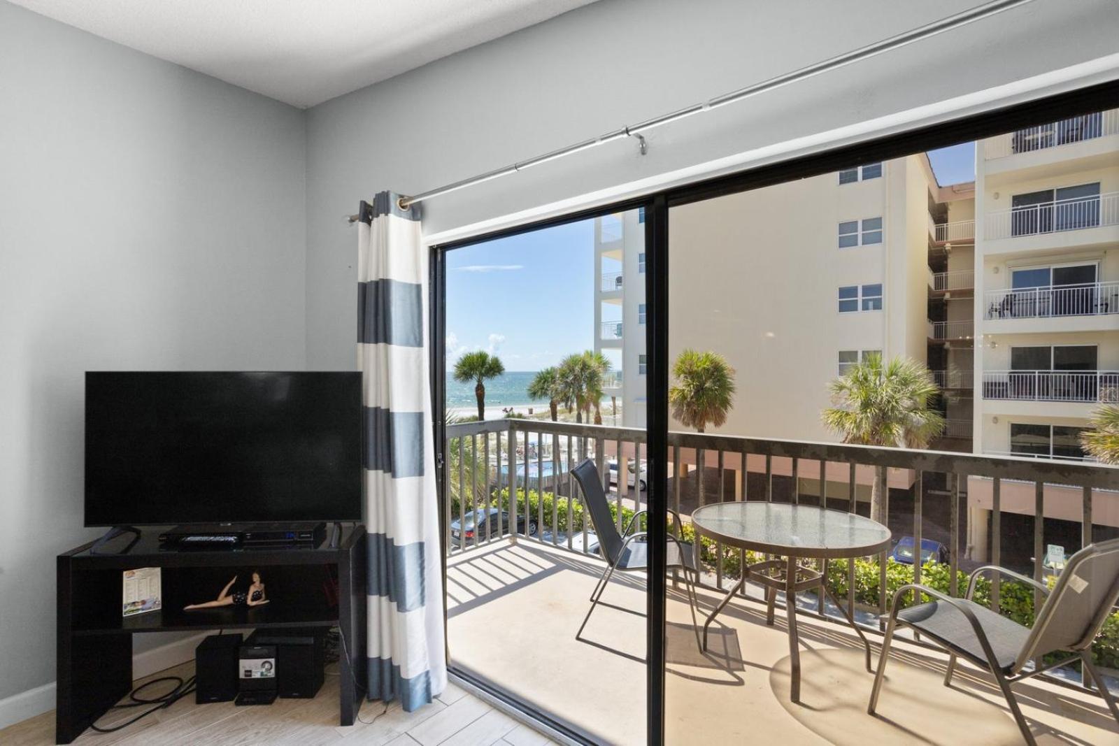 345 Surf Song Resort St. Pete Beach Εξωτερικό φωτογραφία